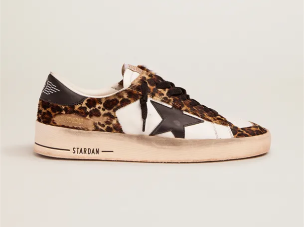 GOLDEN GOOSE Stardan sneakers in total black leather with vintage finish