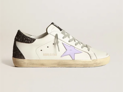 أحذية سنيكرز سوبر ستار من GOLDEN GOOSE بنجمة جلدية بلون الليلك وعروة كعب منقوشة بنقشة جلد التمساح ولامع بنفسجي
