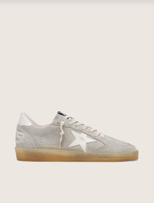 Goledn Goose Ball Star in light gray suede with white leather star