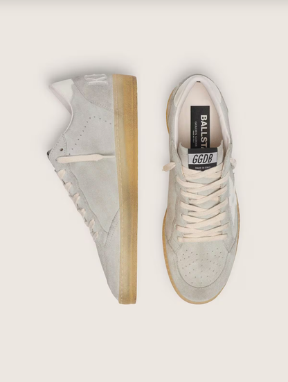 Goledn Goose Ball Star in light gray suede with white leather star