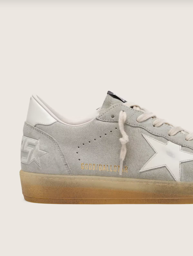 Goledn Goose Ball Star in light gray suede with white leather star